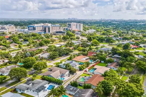 633 N Crescent Drive Hollywood FL 33021