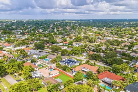 633 N Crescent Drive Hollywood FL 33021