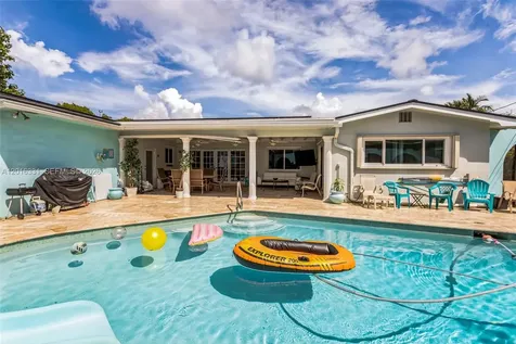 633 N Crescent Drive Hollywood FL 33021