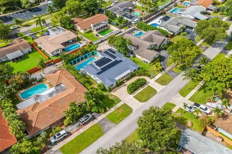 633 N Crescent Drive Hollywood FL 33021