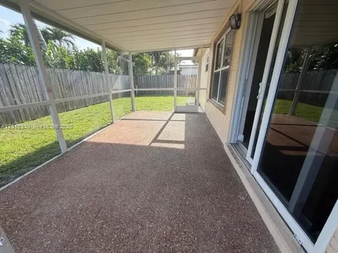10524 NW 4th Street Plantation FL 33324