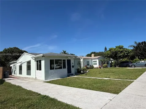 2711 Adams Street Hollywood FL 33020