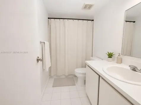 17901 NW 68th Avenue Hialeah FL 33015