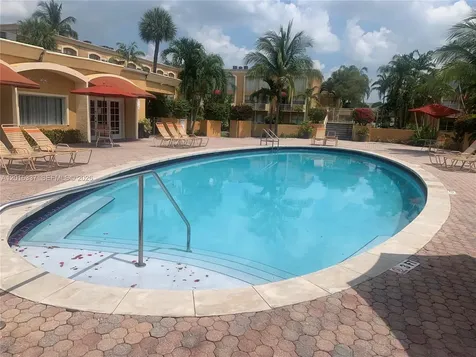 17901 NW 68th Avenue Hialeah FL 33015