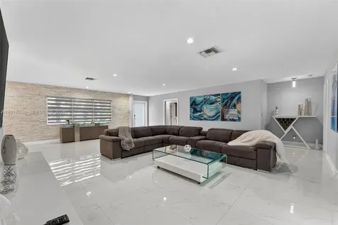 2918 Cleveland Street Hollywood FL 33020