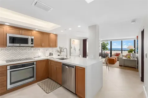 2555 Collins Avenue Miami Beach FL 33140
