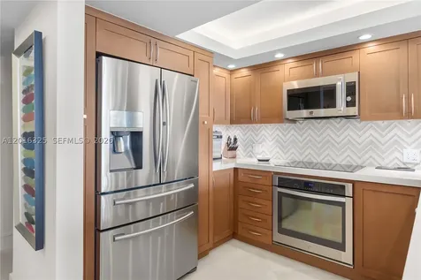 2555 Collins Avenue Miami Beach FL 33140