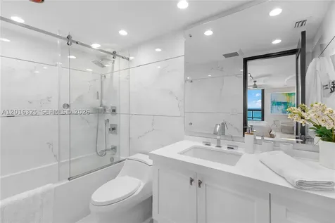 2555 Collins Avenue Miami Beach FL 33140