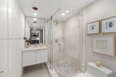 2555 Collins Avenue Miami Beach FL 33140