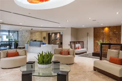 2555 Collins Avenue Miami Beach FL 33140