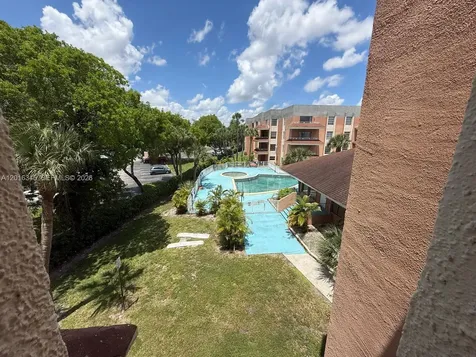 17530 NW 68th Avenue Hialeah FL 33015