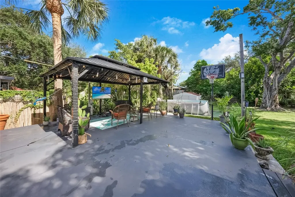 2747 Dewey Street Hollywood FL 33020
