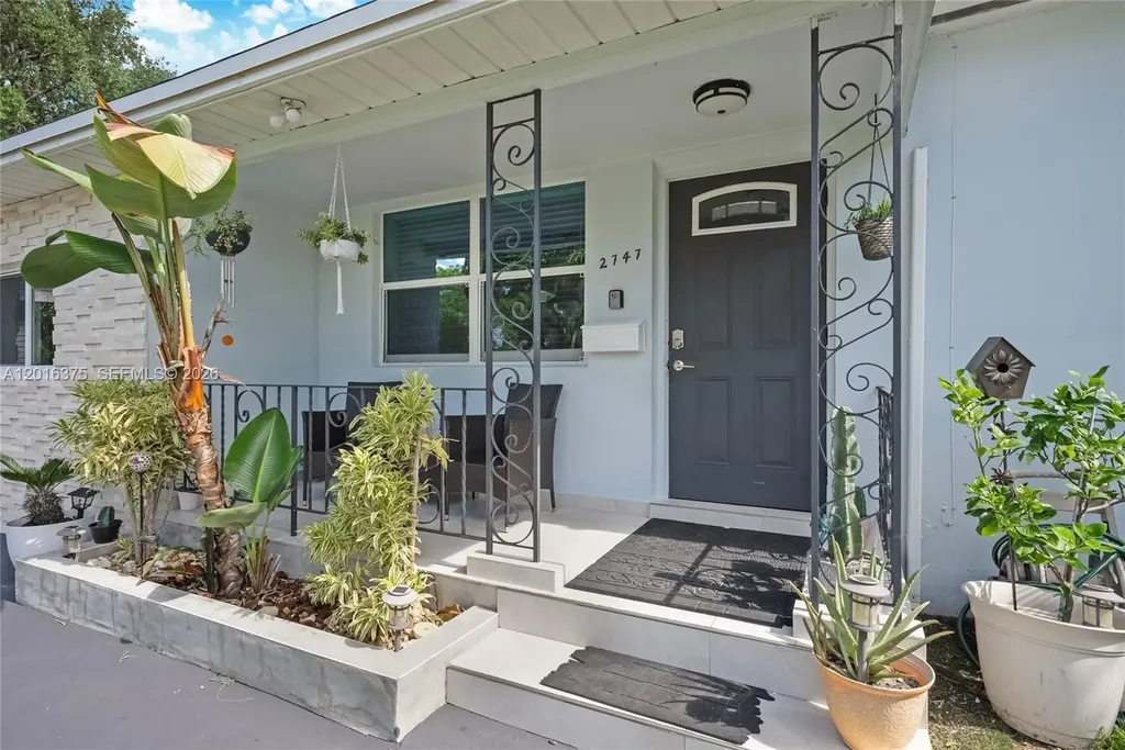2747 Dewey Street Hollywood FL 33020