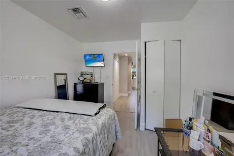 2747 Dewey Street Hollywood FL 33020