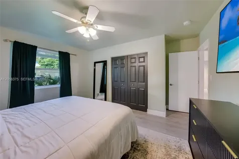2747 Dewey Street Hollywood FL 33020