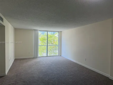 915 NW 1st Avenue Miami FL 33136