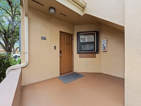 15533 N Miami Lakeway N Miami Lakes FL 33014