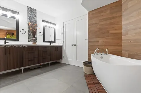 3600 Mystic Pointe Drive Aventura FL 33180