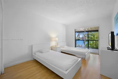 Hallandale Beach FL 33009