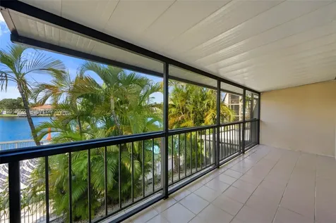 Hallandale Beach FL 33009