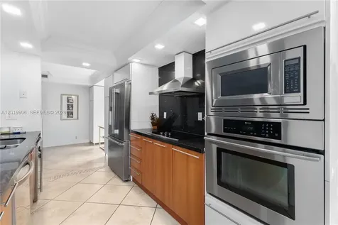 2000 Towerside Terrace Miami FL 33138