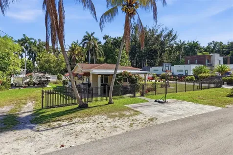 55-57 NE 156th Street Miami FL 33162