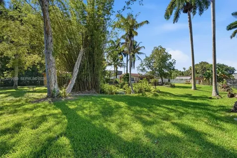 55-57 NE 156th Street Miami FL 33162