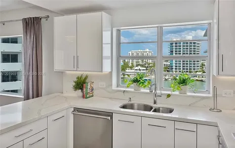 16 Island Avenue Miami Beach FL 33139