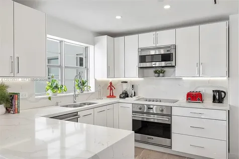16 Island Avenue Miami Beach FL 33139