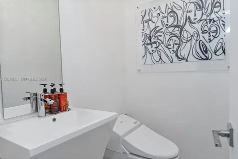 16 Island Avenue Miami Beach FL 33139
