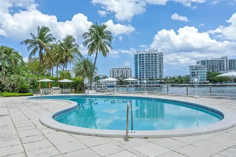 16 Island Avenue Miami Beach FL 33139