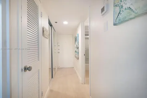 100 Lincoln Road Miami Beach FL 33139