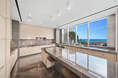 800 S Pointe Drive Miami Beach FL 33139