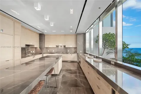 800 S Pointe Drive Miami Beach FL 33139