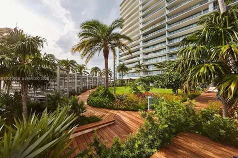 800 S Pointe Drive Miami Beach FL 33139