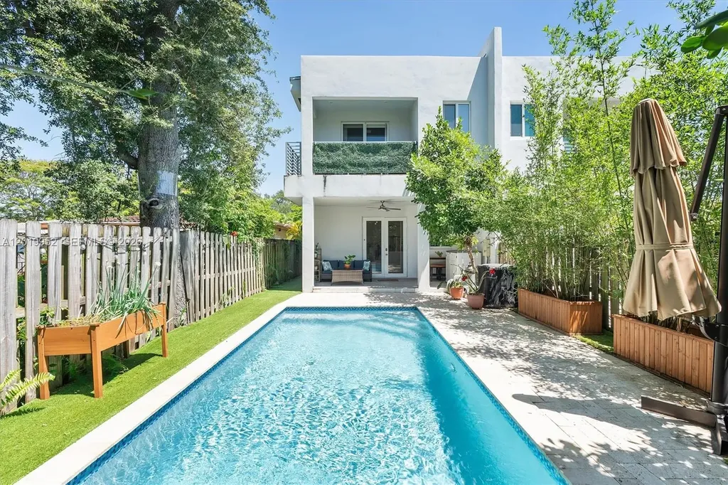 2920 SW 25th Terrace Miami FL 33133