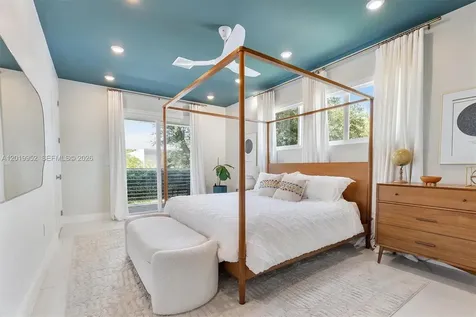 2920 SW 25th Terrace Miami FL 33133