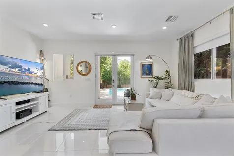 2920 SW 25th Terrace Miami FL 33133