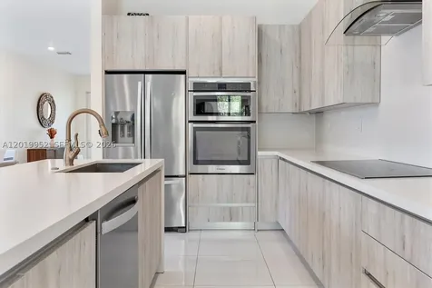 2920 SW 25th Terrace Miami FL 33133