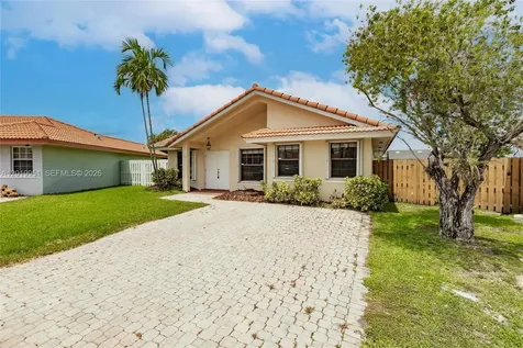8359 NW 189th St Road Hialeah FL 33015