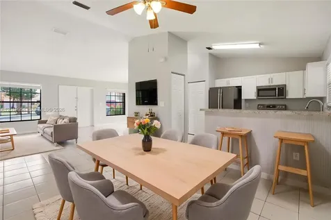 8359 NW 189th St Road Hialeah FL 33015