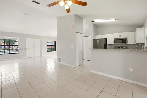8359 NW 189th St Road Hialeah FL 33015