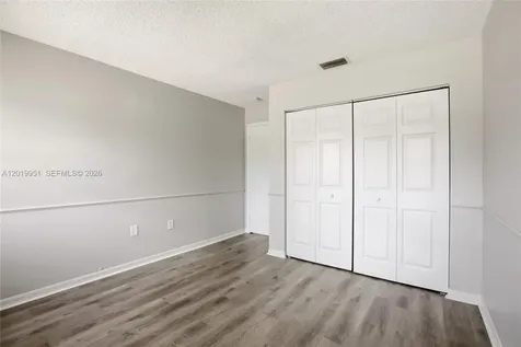 8359 NW 189th St Road Hialeah FL 33015