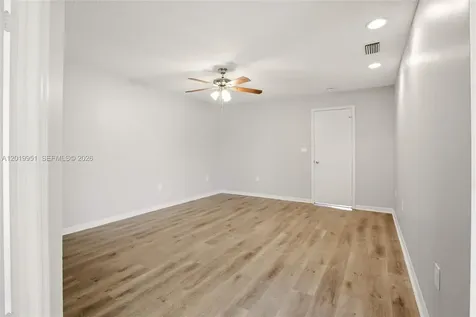 8359 NW 189th St Road Hialeah FL 33015