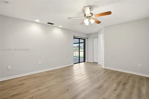 8359 NW 189th St Road Hialeah FL 33015