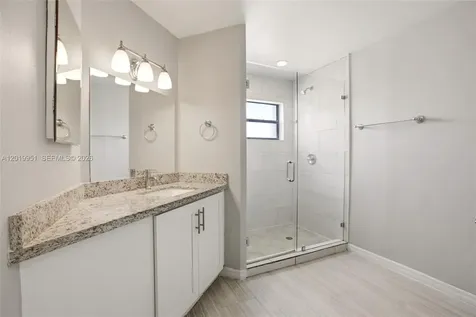 8359 NW 189th St Road Hialeah FL 33015