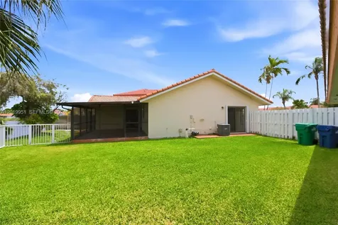8359 NW 189th St Road Hialeah FL 33015
