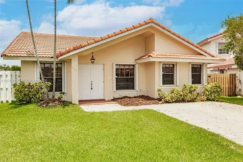 8359 NW 189th St Road Hialeah FL 33015