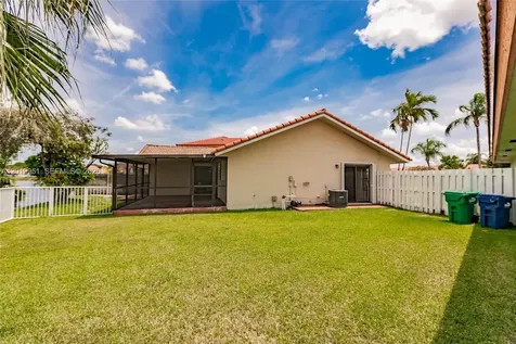 8359 NW 189th St Road Hialeah FL 33015