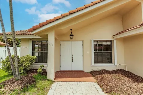 8359 NW 189th St Road Hialeah FL 33015